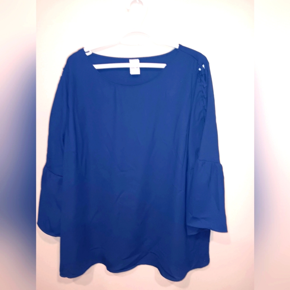 💚Beautiful Blouse with Flowy sleeves